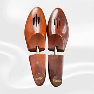 Cedar Shoe Trees with Ventilation – Adjustable Pair